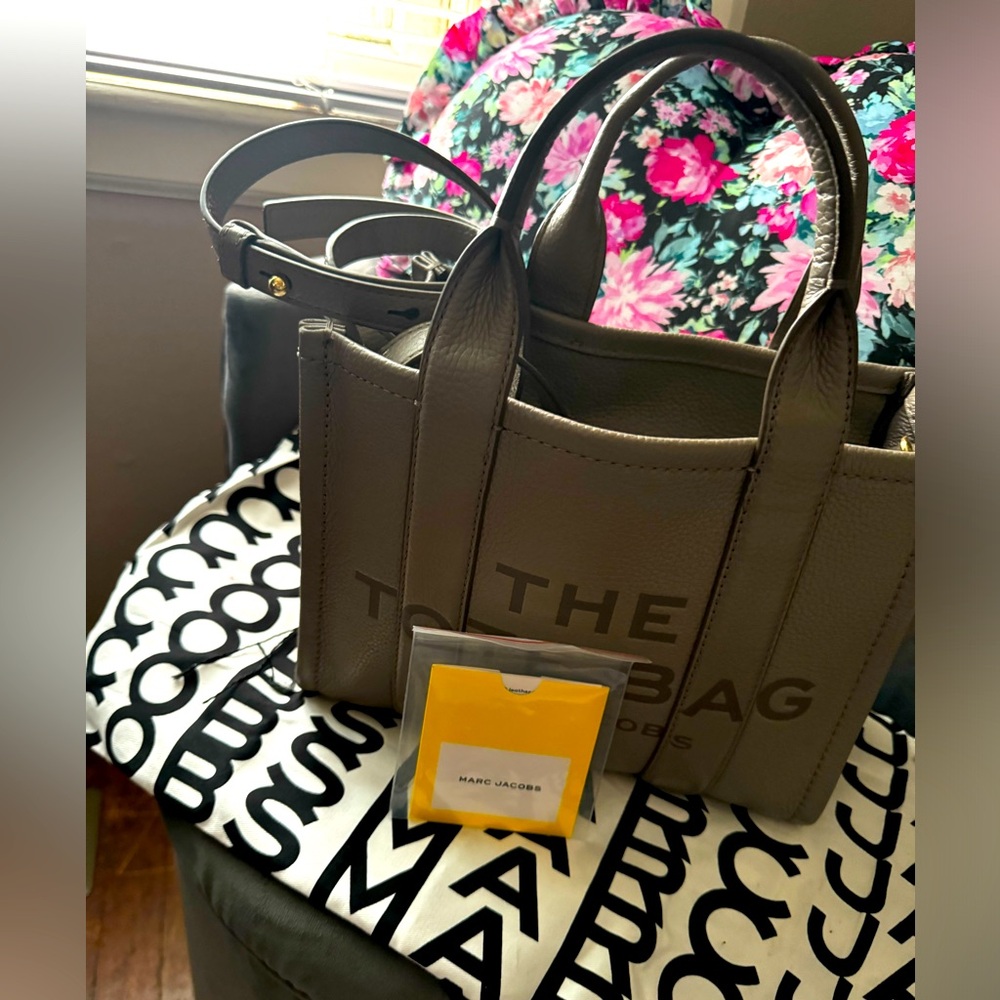 Excellent used condition !!!!!! Marc Jacobs authentic “ the tote bag ”👜